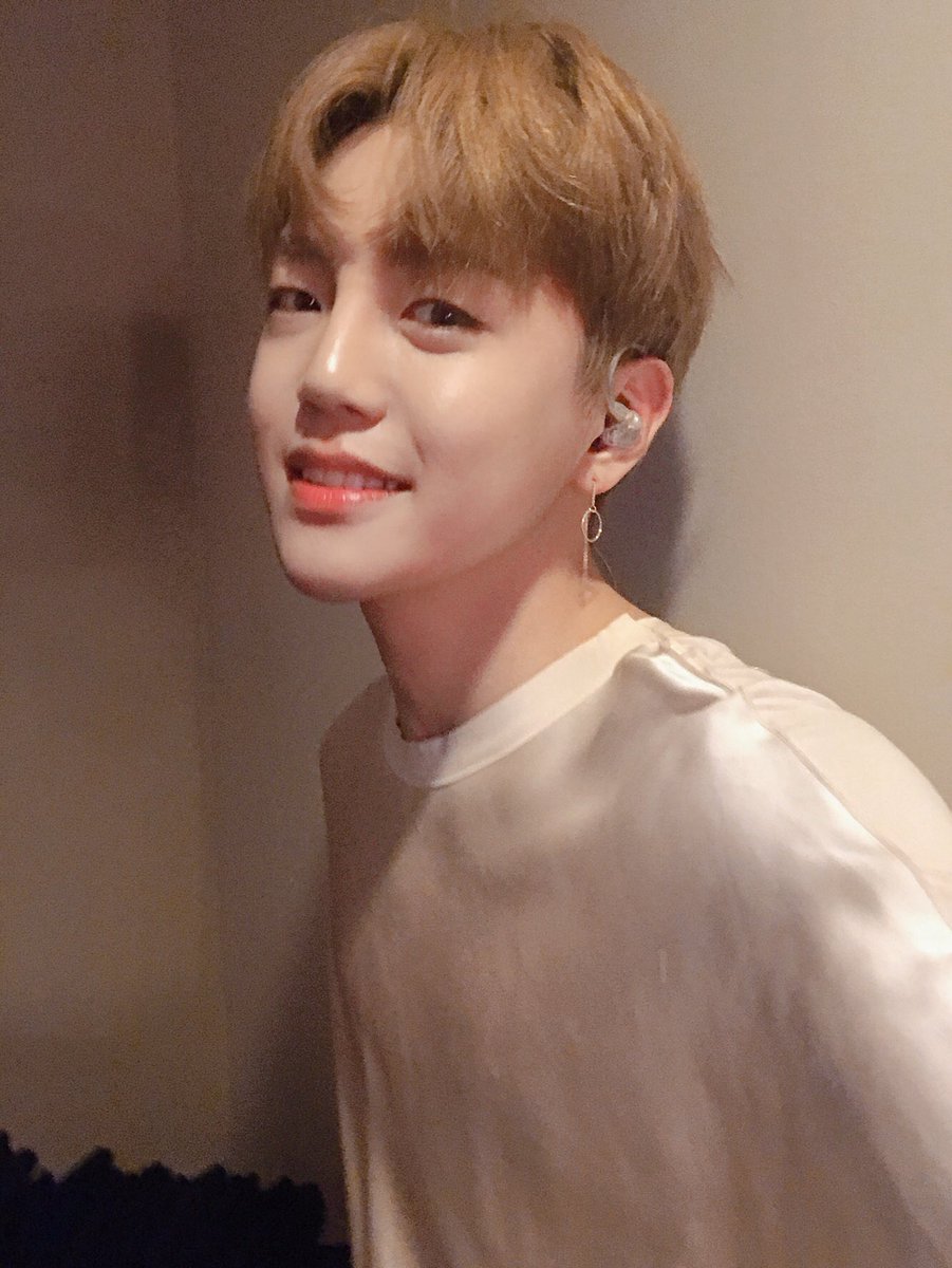 official_ACE7's tweet photo. [#ACE_PHOTO] A.C.E는 CHOICE 덕분에 캐나다에서 행복한 경험을 했습니다.
CHOICE들은 어떤가요?😳
#ACE #DONGHUN https://t.co/64Z9SYDdgE