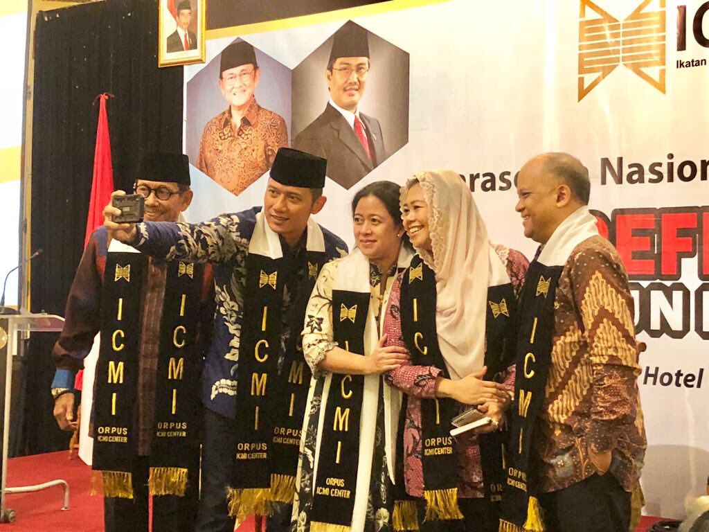 hincapandjaitan's tweet photo. sejuk dan menginspirasi ketika anak bangsa saling bersilaturahmi dan berdialog utk kemaslahatan rakyat banyak. terima kasih @AgusYudhoyono @puan_maharani @yennywahid dan semuanya di ICMI https://t.co/HcKDNvfS4Z