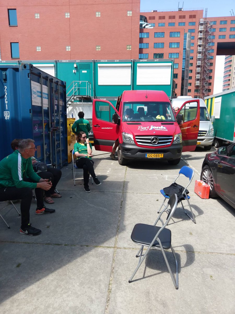 RoparunTeam17's tweet photo. De kampwagens en de verzorgers zijn inmiddels in Rotterdam. Nu wachten op de lopers....... Die zijn al even geleden vertrokken uit Klaaswaal. https://t.co/bYCLUmuakn