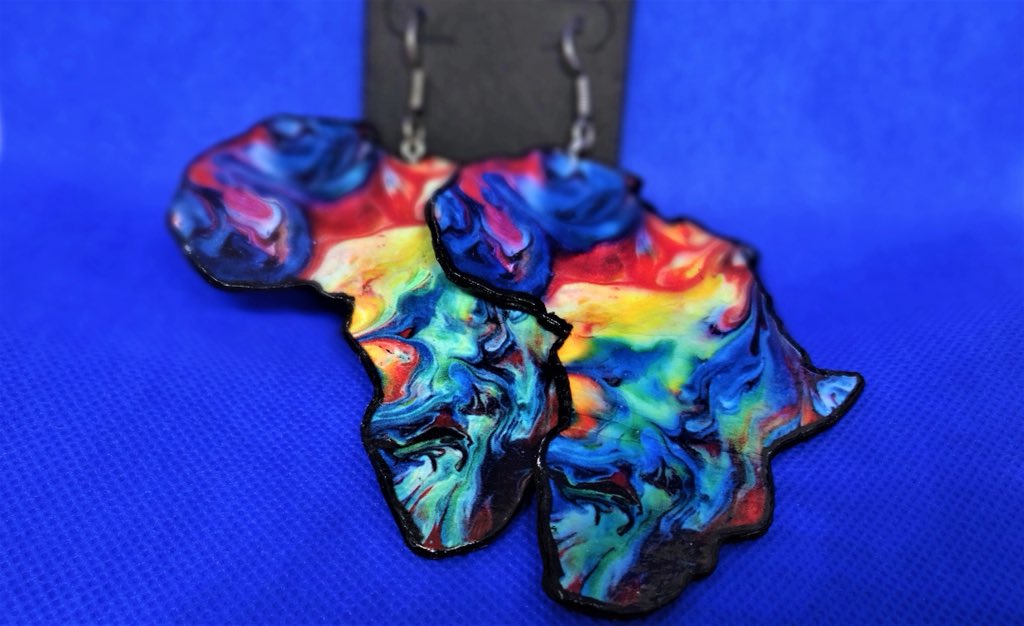 Maicurlicious's tweet photo. Coming soon to @Maicurlicious 
#crafty #handmade #earrings #accessories #upcycled #recycled #Environmental #ecofriendly #ecoconscious #imadethis #etsy #onlinestore #diy https://t.co/QCBLhOkfVc