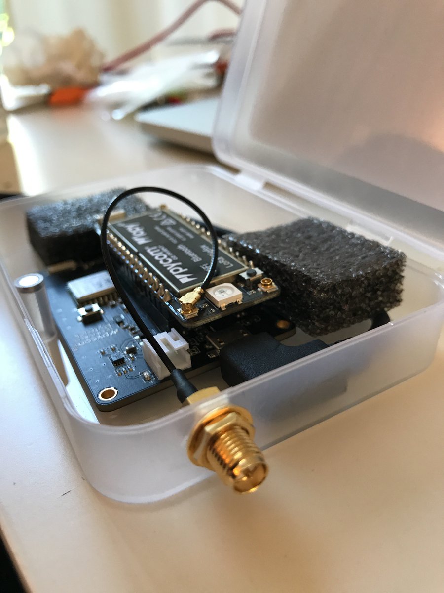 benleb's tweet image. Building a very low cost „case“ for the @pycomIOT LoPy4… @thethingsntwrk @TTN_Stuttgart @TTN_RegionSTG #iot #lopy4 #diy #waitingForThePycomIP67Case
