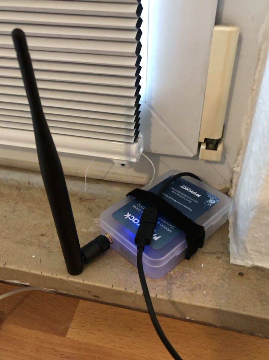 benleb's tweet image. Building a very low cost „case“ for the @pycomIOT LoPy4… @thethingsntwrk @TTN_Stuttgart @TTN_RegionSTG #iot #lopy4 #diy #waitingForThePycomIP67Case