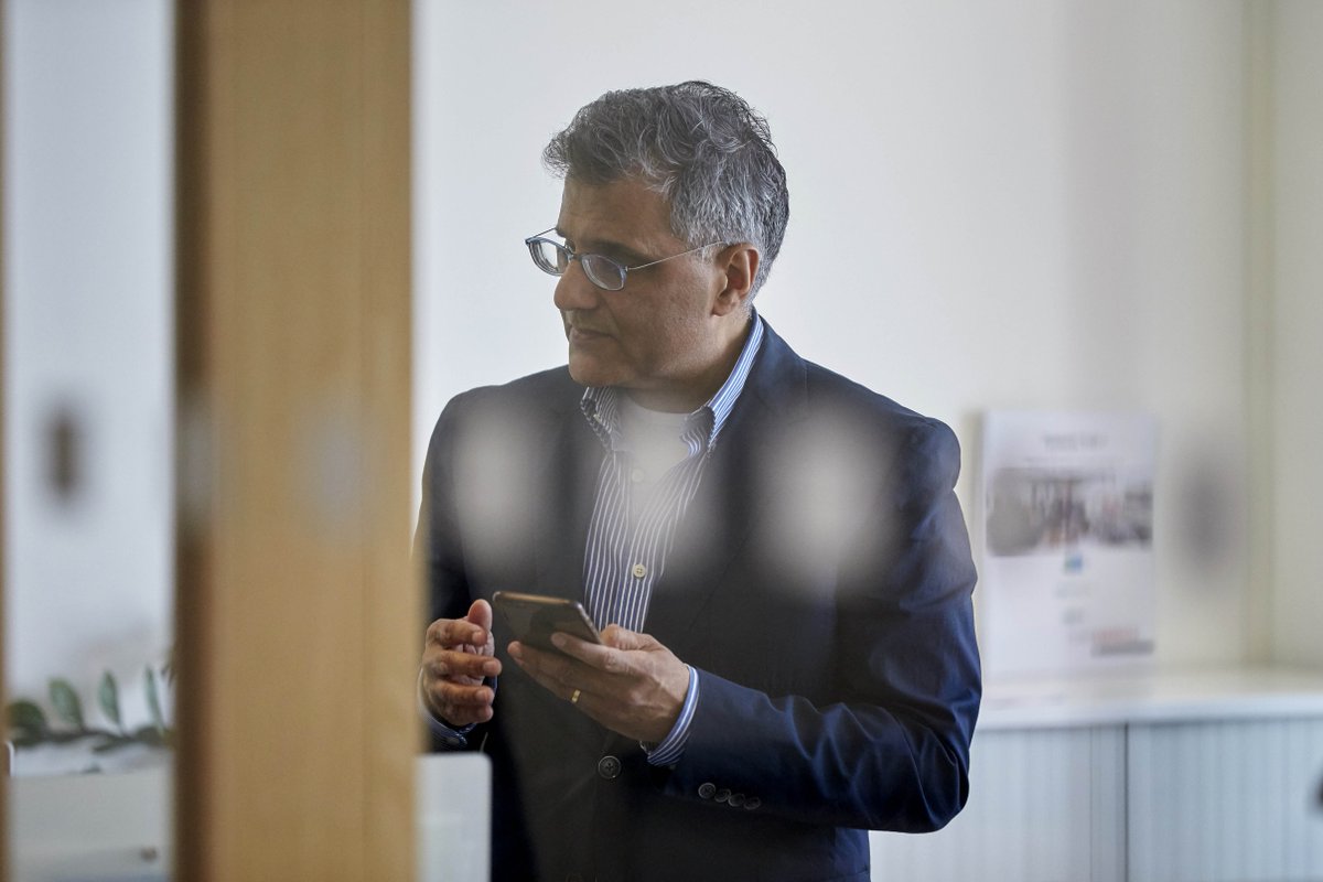 PearnKandola's tweet image. How does racial inequality impact on organisations? In this short video Binna Kandola considers the impact of racism in organisations and how it depends on the ethnic group you are talking about, as well as introducing the notion of a racial hierarchy. ow.ly/GeTA30k43RM