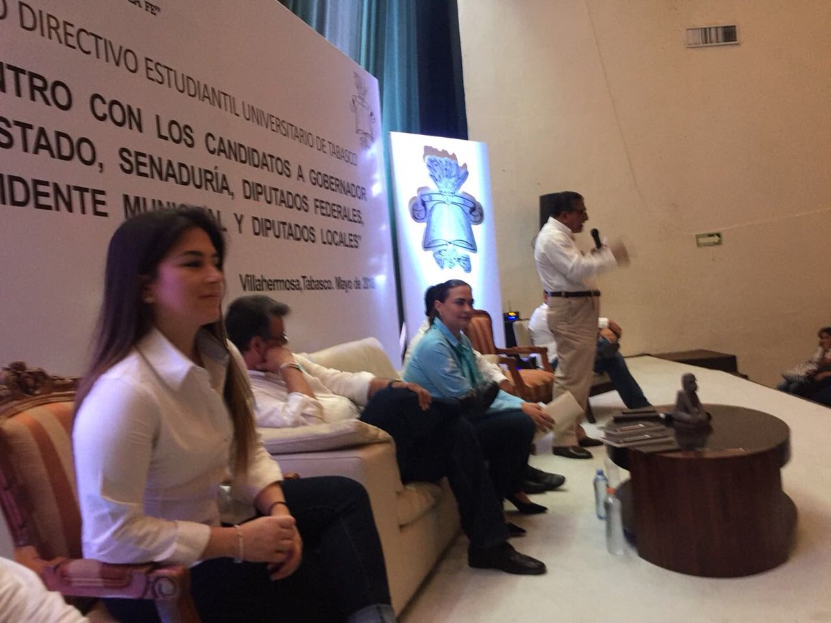 XimenaSalazarG's tweet photo. Teatro lleno #UJAT a punto de presentar mi proyecto #CurulApp #UnCiudadanoMasEsUnPoliticoMenos #PoderJoven #NuevaAlianza https://t.co/jpg4NOiPNn