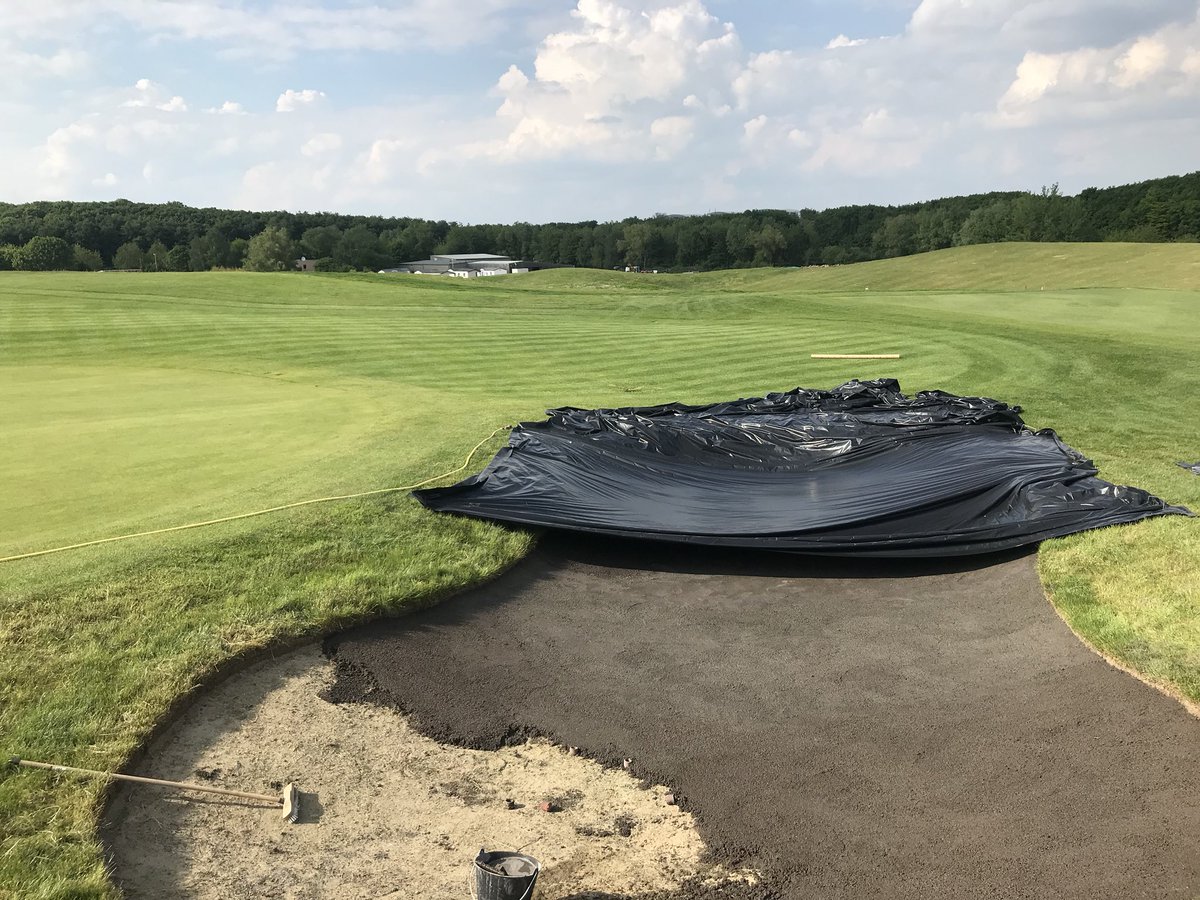 Reyes_golf's tweet photo. Last bunker installed with @CapConGolf by the @NG_AirFibr guys. Practice area ready to go! #RyderCup2018 @legolfnational @RyderCupEurope https://t.co/4Z4GiPD0hX