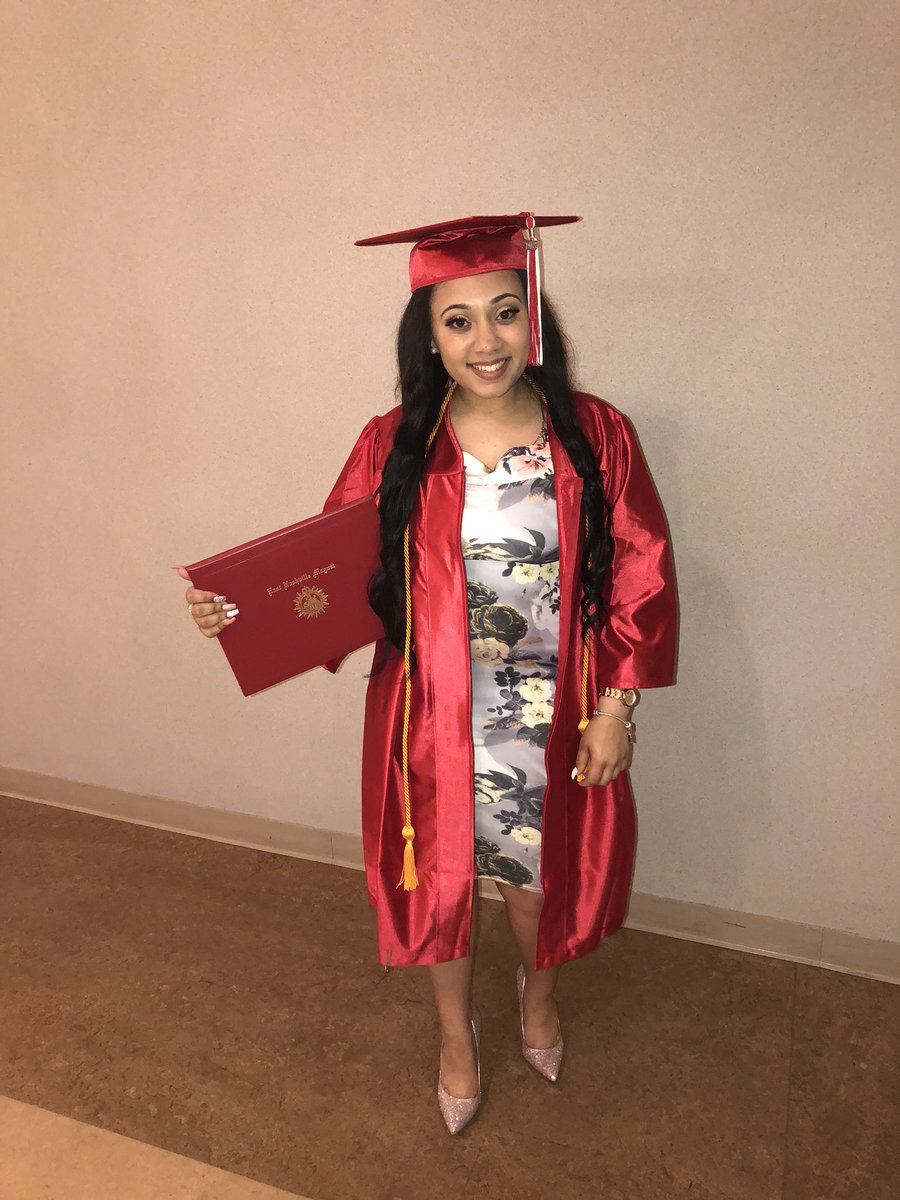 Ya girl did it with a 4.0 GPA, ALL HONORS, NHS MEMBER‼️ Offically graduated high school 🎓🤞🏼❤️ #OE4L #CantBelieveItsOver