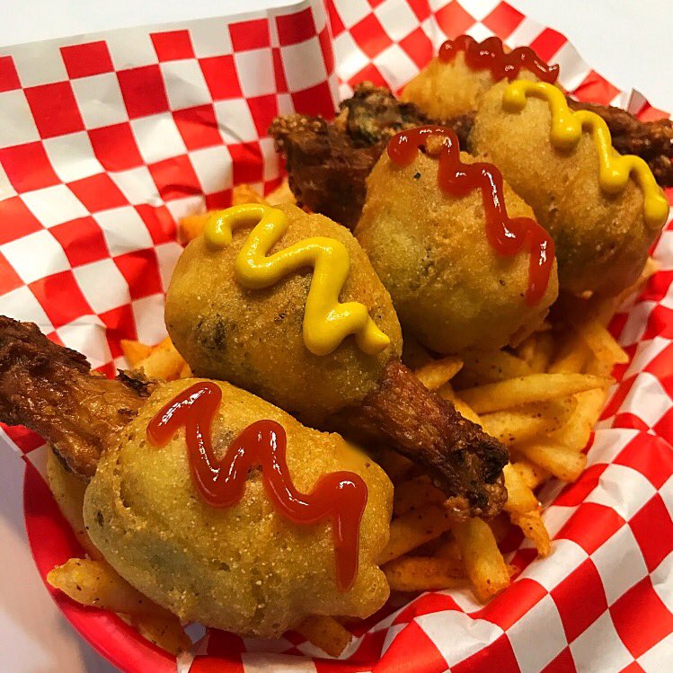 cwWingSauce's tweet photo. So excited for Summer to get here!!! Thatโs why these delicious Summer inspired Corn Dog Wings is everything we Dreamed of!!!๐#food #foodie #foodbeast #foodblogger #foodiechats #artisanwings #sauce #wings #corndog @foodiechats @foodnetwork @foodbeast @kyvan82 @kyvanfoodservice https://t.co/sVRAjXf6Mw