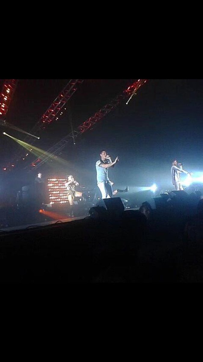 est2411's tweet photo. @KeenvOfficiel la toute 1ère fois que je t ai vu c était au #SaltimbanqueTour à Clermont où tu était malade l ambiance était magique on a continuer avec le #LOLVMMTour et le #7Tour à chaque fois c était incroyable on est fiers de toi et j’espère que l aventure va continuer❤️ https://t.co/heZeKEBpf4