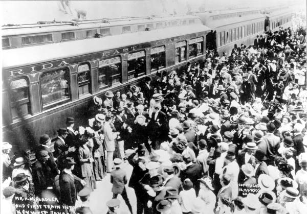 SBlaiseAuthor's tweet photo. Henry Flagler disembarking off his train for the very first time in Key West. There was quite a crowd to greet him! https://t.co/OE9E8sMuDP