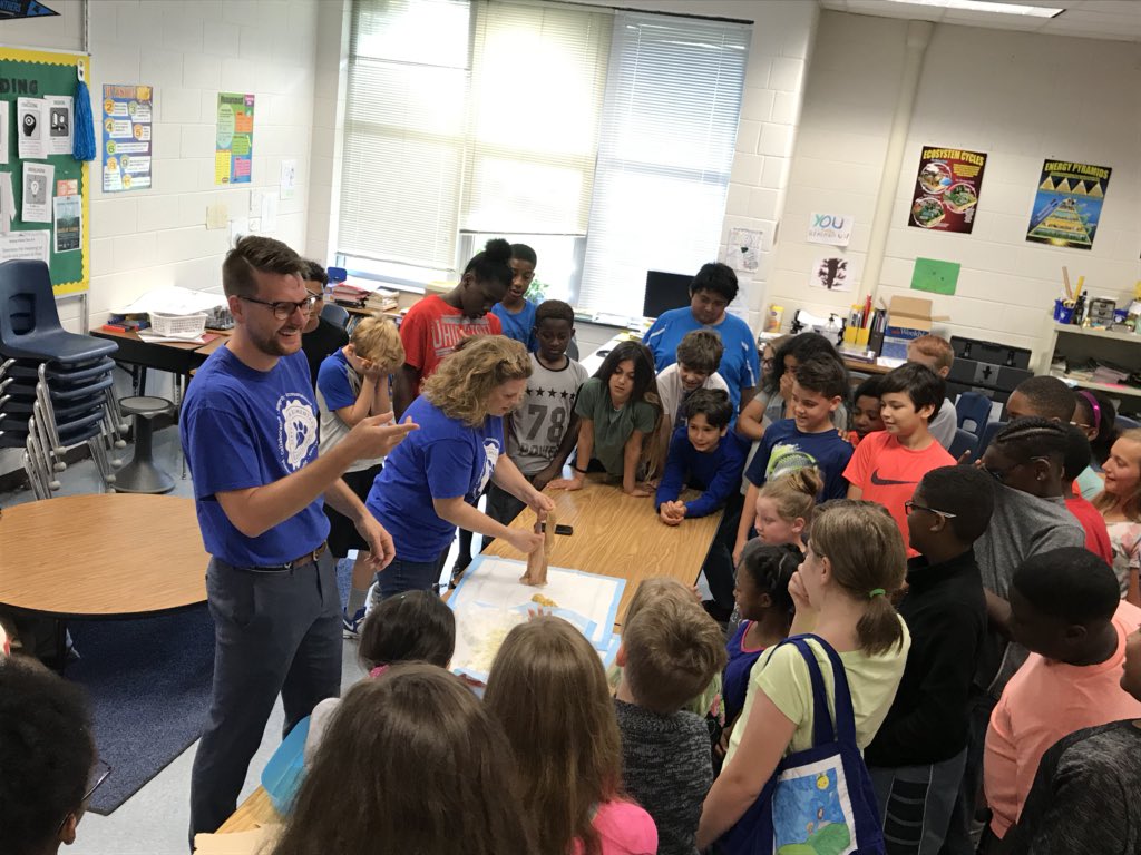 JeffersonElemWS's tweet photo. 5th grade teachers experimenting with the digestive system with high student engagement ! https://t.co/0BaFPWtsEV