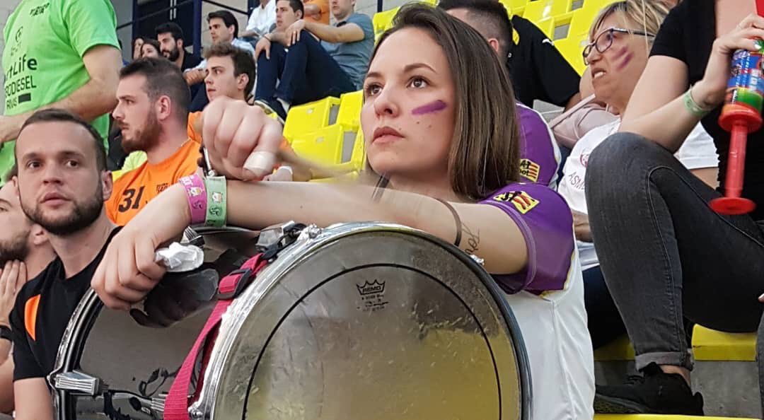 SAdrianenc's tweet photo. Agradecidos de corazón a toda la gente que se desplazó Algemesí por tal de darnos que empujón que necesitábamos 💜.
.
.
#ASMETUYO
.
#Sentimentlila #b_barcino #Scoretech #somosdedivib @fedcathandbol @AjSantAdria @barcelona_cat @jornada_previa https://t.co/3C6h2JnpRq