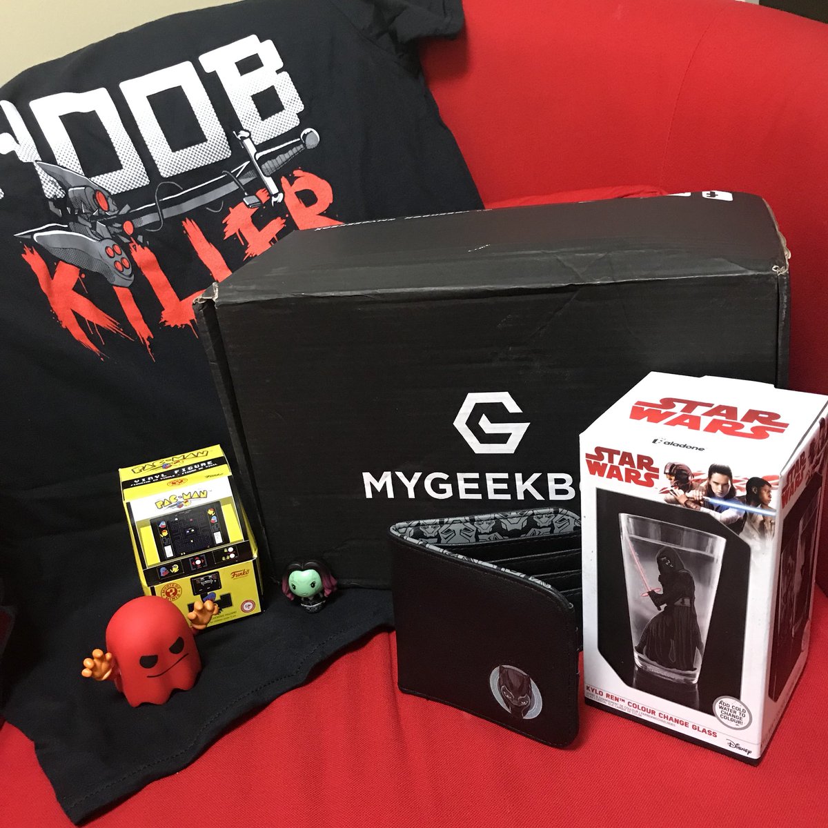 jlturman's tweet image. #NoobKiller 🎮 Awesome box @mygeekbox!  |  #mygeekbox #mygeekboxmay #starwars #guardiansofthegalaxy #pacman #blackpanther