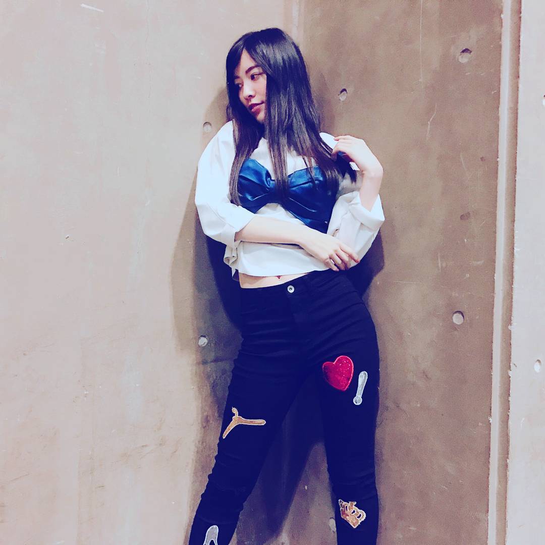 dian_yi's tweet photo. 私服。
へそちら🙈💕
#longhair
#pantsstyle
#👖
https://t.co/uR6qvH6skf https://t.co/eLcXvCpzHe