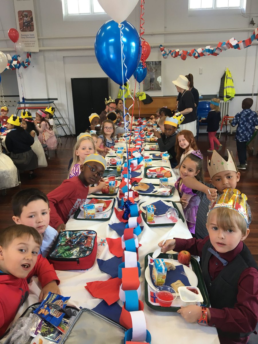 AHPA_Year1's tweet photo. The children in Year 1 had a fantastic day on Friday celebrating the Royal Wedding! 🎉 https://t.co/oCqQ1RQmia