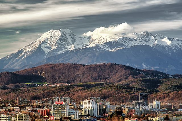 DILOCOM's tweet photo. Slovenia Cityscape - Photo taken from Ljubljana Castle
.
.. #alpene #alpenes #alps #beautiful #beautyinnature #city #cityscape #countryside #dramatic #environment #europe #landscape #ljubljana #mountains #nature #naturephotography #outdoor #outdooractivi… https://t.co/WZe038ekIH https://t.co/etNoN9FxEk