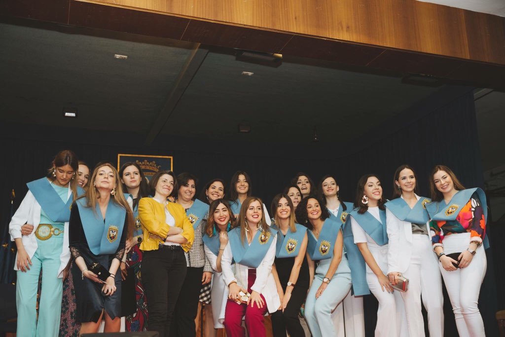CMayorSantafe's tweet photo. El día 12 de mayo pasó y con él, nuestro Acto de Clausura de Actividades del curso 2017-2018. ✅😊👌🏼
¡Enhorabuena a nuestras becadas, nuestra finalista y los reconocimientos al mejor expediente académico! https://t.co/mk4p8wDz3g