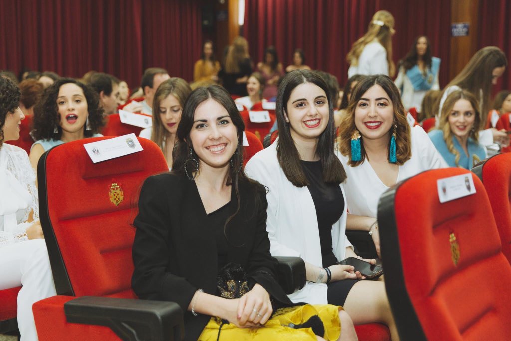 CMayorSantafe's tweet photo. El día 12 de mayo pasó y con él, nuestro Acto de Clausura de Actividades del curso 2017-2018. ✅😊👌🏼
¡Enhorabuena a nuestras becadas, nuestra finalista y los reconocimientos al mejor expediente académico! https://t.co/mk4p8wDz3g