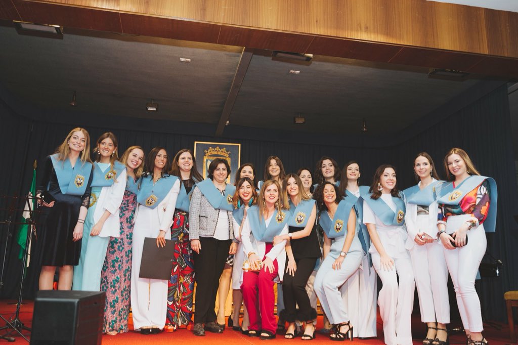 CMayorSantafe's tweet photo. El día 12 de mayo pasó y con él, nuestro Acto de Clausura de Actividades del curso 2017-2018. ✅😊👌🏼
¡Enhorabuena a nuestras becadas, nuestra finalista y los reconocimientos al mejor expediente académico! https://t.co/mk4p8wDz3g