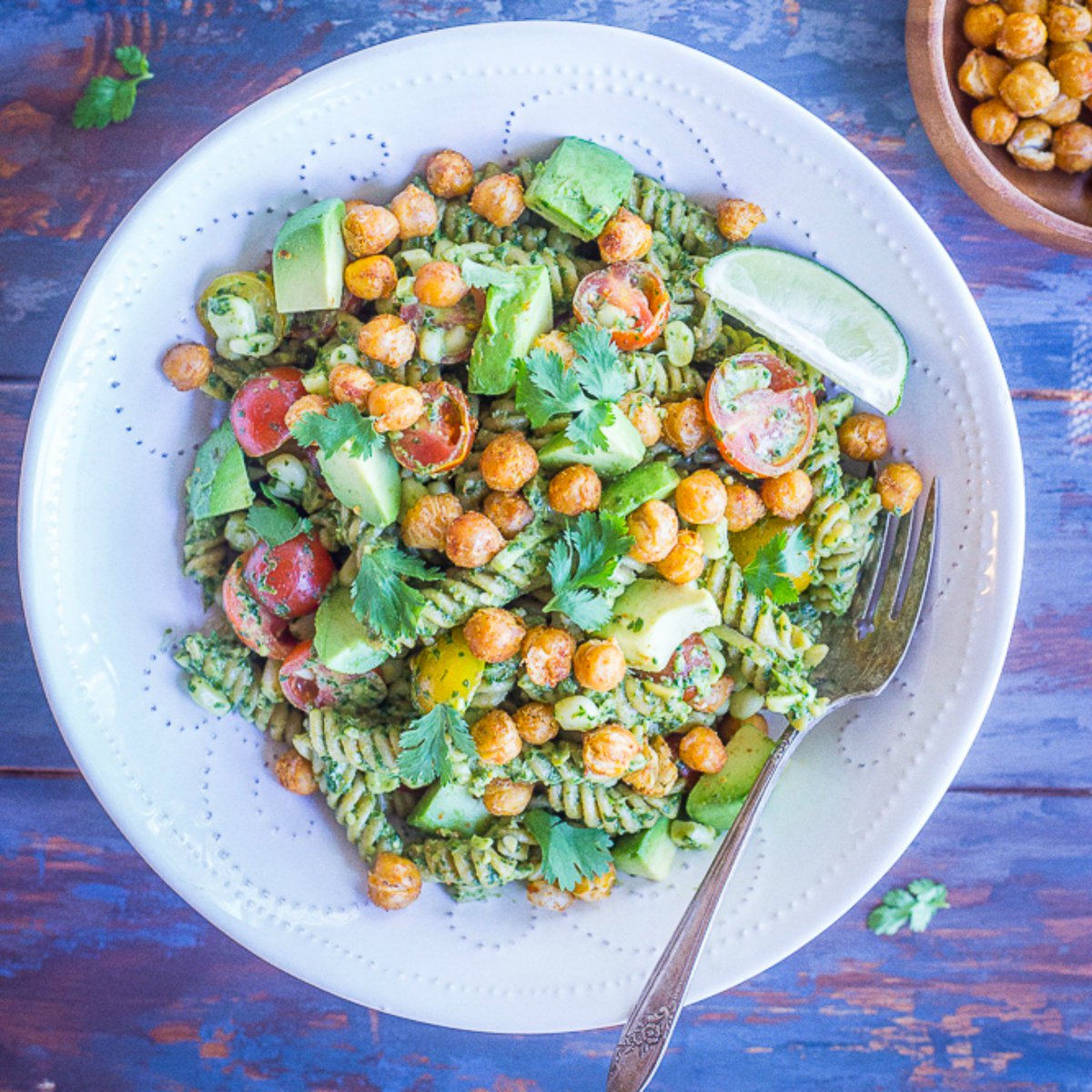 shelikesfood's tweet photo. Happy Monday!  Today I've got a delicious Southwestern Pesto Pasta to share with you!  Made in partnership with @ChickapeaPasta ! #sponsored #glutenfreepasta #choosechickpea #dinner https://t.co/D0UQ8nXiCk https://t.co/fUeGj6slP3
