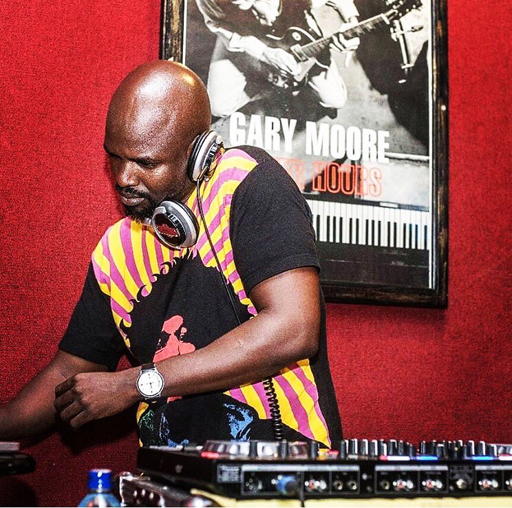DeejayTumz's tweet image. When a song you want to play crosses your mind but can’t seem find it 😅
Here’s where to find a dose of rock this week: 
TUE - #brewrooftop 
WED - K1 Klubhouse #rockasylum w/ DJ Signal
FRI - #fusefusion w/ DJ CK
SAT - #rocklegionsattheblues 
Yours truly,
#rockdoktor💊