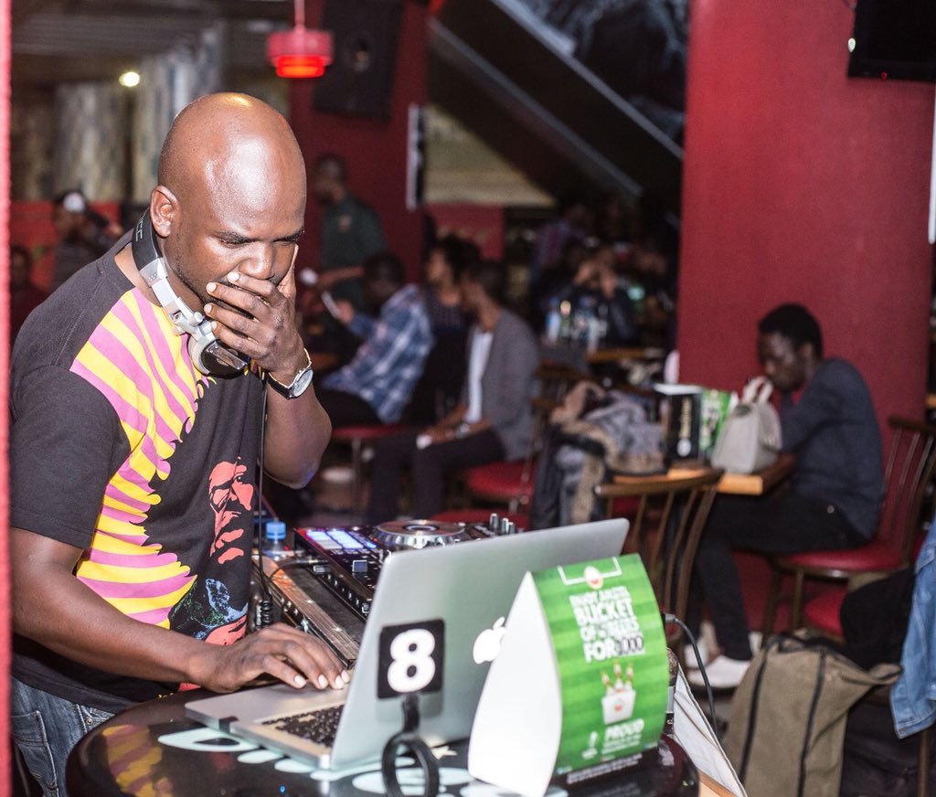 DeejayTumz's tweet image. When a song you want to play crosses your mind but can’t seem find it 😅
Here’s where to find a dose of rock this week: 
TUE - #brewrooftop 
WED - K1 Klubhouse #rockasylum w/ DJ Signal
FRI - #fusefusion w/ DJ CK
SAT - #rocklegionsattheblues 
Yours truly,
#rockdoktor💊