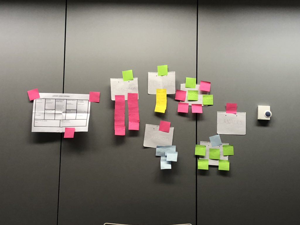 GStartup05's tweet photo. Modelo de negocio??? A veces gamificar el proceso nos hace conseguir nuevos resultados! #estudiosmugglesSYS6 #teambuilding #canvas #propuestadevalor #minsait
#genesys05 https://t.co/L0BarYjdKD