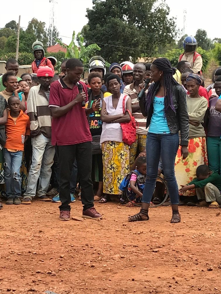 PhilipUNICEF_UK's tweet photo. A member of the audience in Kicukiro district #Kigali joins in the play to show how he thinks the Auntie could have helped her niece understand the menstrual cycle &amp; her shift into womanhood. Wow! https://t.co/Eijpfmj2Wu
