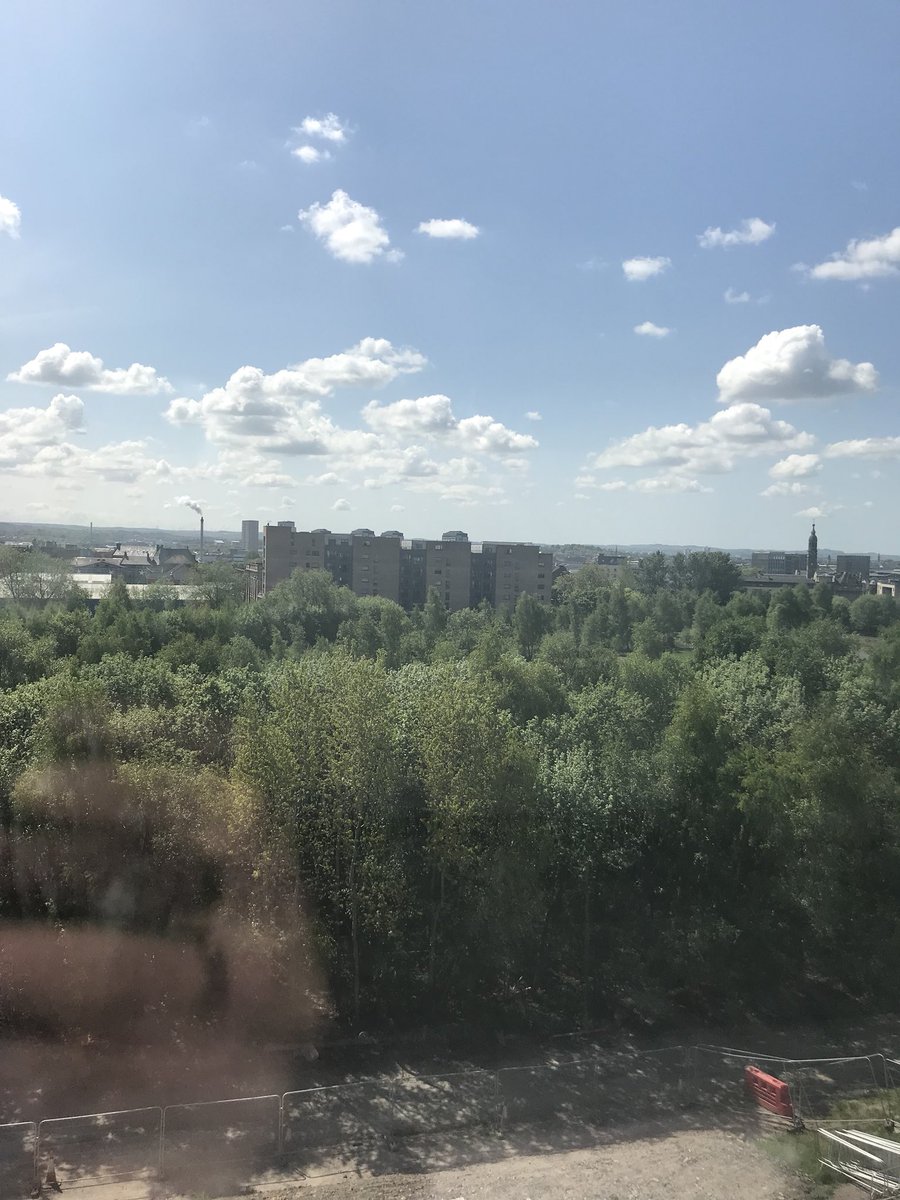 HavannahHouse's tweet photo. Premium Ensuite rooms @ #HavannahHouse are only £129 per week with all your bills included &amp; a fantastic floor to ceiling window that could have this view! Less than 20 rooms left @ this price so don’t delay #glasgow #Students #newbuild https://t.co/wLf1yvqQZJ