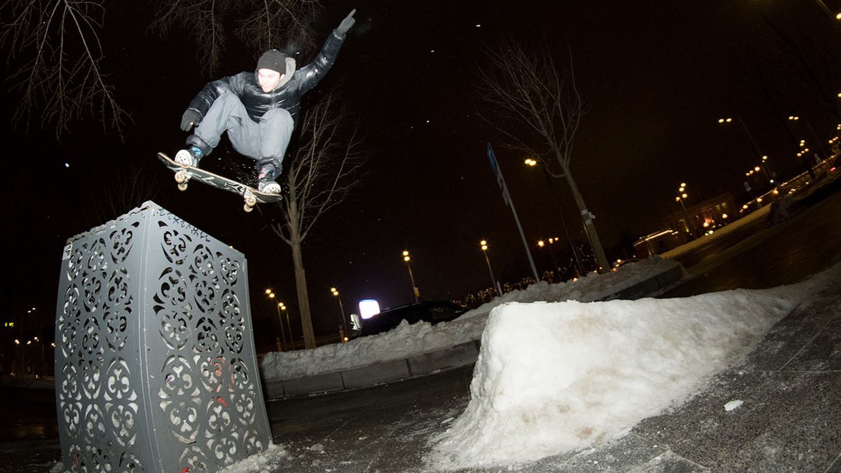 thrashermag's tweet photo. Filmed in Russia in the dead of winter, Gosha Konyshev’s Zima part has simply got to be viewed to believe. No more complaining about crappy weather—EVER! This part is so nuts. https://t.co/v8x8Z7cIKf https://t.co/ZUfqhOaSrg