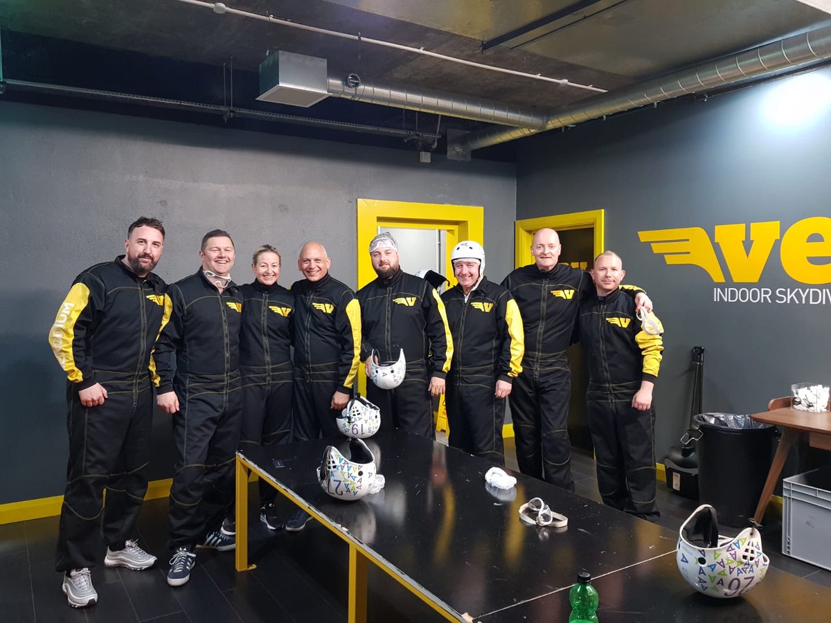 TheNicoladeBeer's tweet photo. Flying high with our incredible Sales Managers #breakingcomfortzones #PeoplePower @FMIHeadOffice @asalter75 @KutsiErsan @PaulGNeeson @HarcaMarius @BernardFallon1 @dellerm93 @petefreeman82 @WEAREVERTIGO https://t.co/uwExeL9G7h