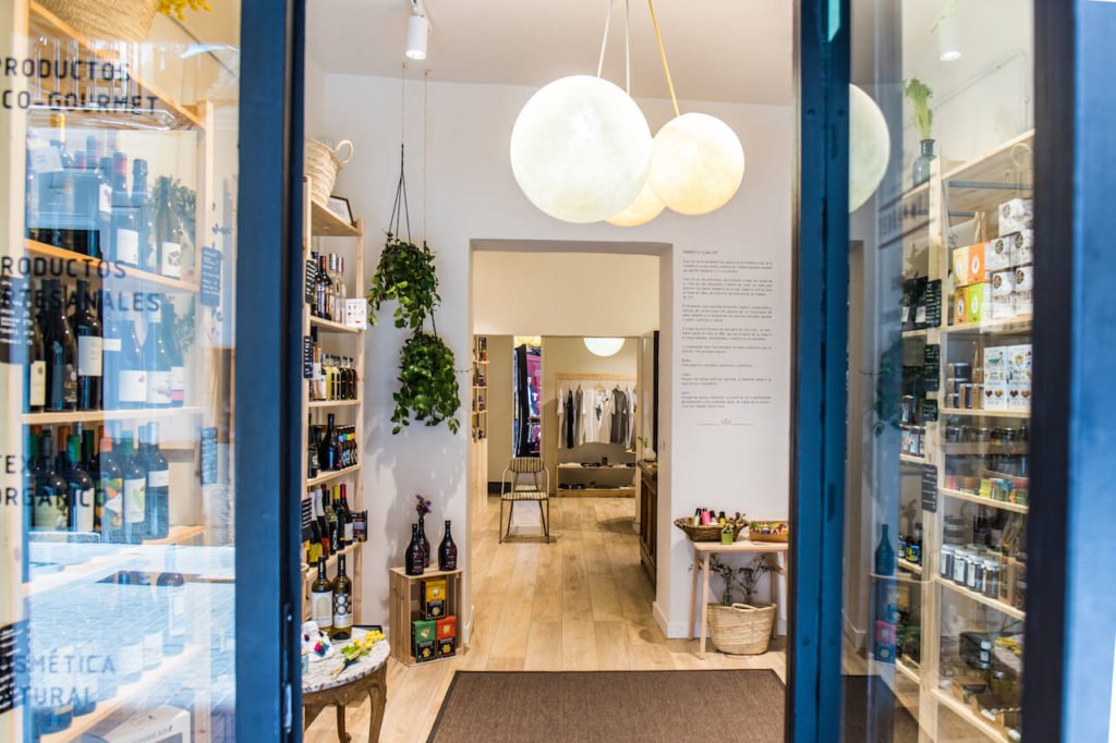 La filosofía de <a href="/slowlifemarket/">Slow Life Market</a> gira en torno a la conciencia ecológica, el apoyo a empresas artesanales y las terapias alternativas
lagranvida.madriddiferente.com/?p=9008