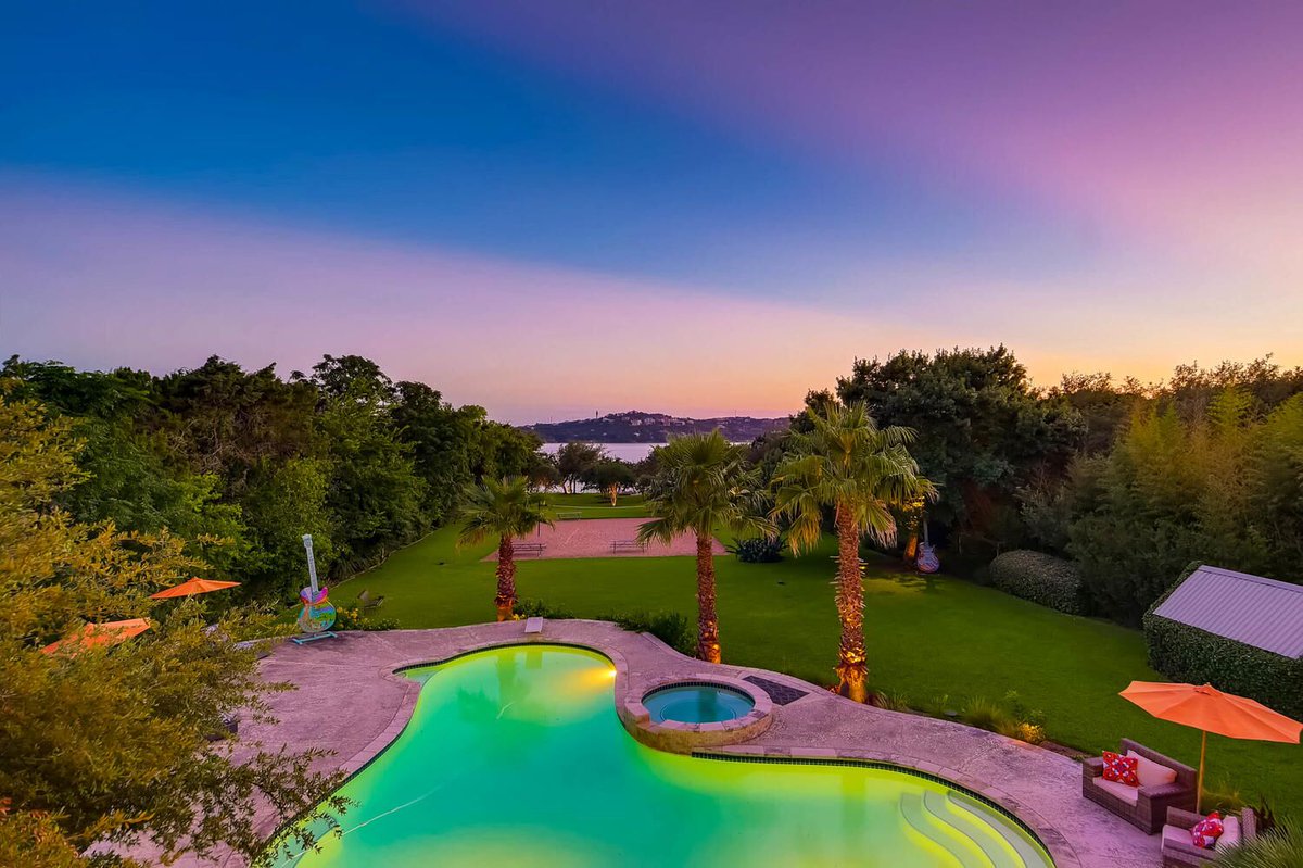 TRE_AustinTX's tweet photo. 14503 Ridgetop Terrace takes lakeside living to another level with a sand volleyball court, three outdoor patios and dock. https://t.co/hVNw7Ulx5T