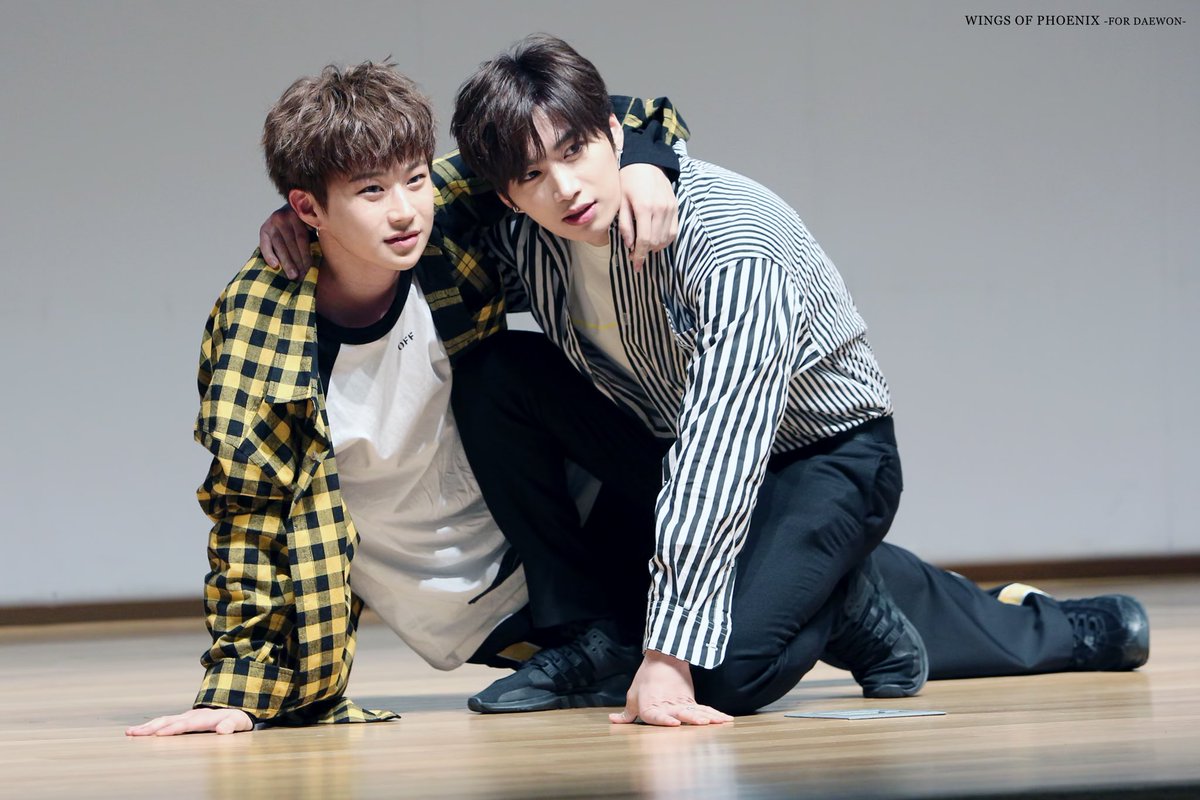 wop_317's tweet photo. 180427 동자아트홀  팬사인회

😭😭😭😭😭😭😭💖💖💖💖💖💖💖💖💖💖💖💖

#유앤비 #UNB #대원 #DAEWON https://t.co/G3WUbtvkXx