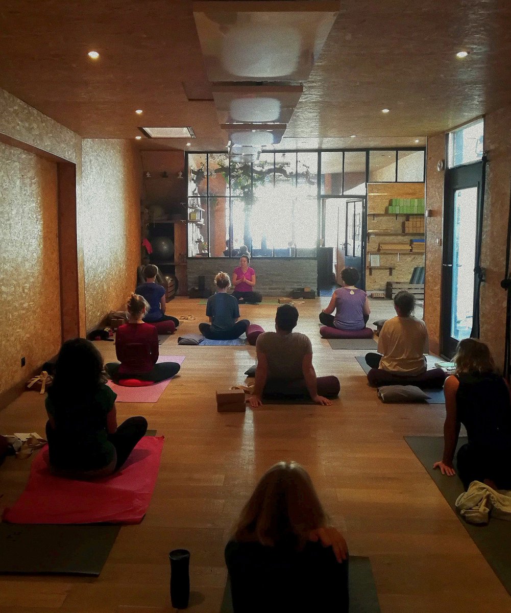Jessica_Roy_'s tweet photo. Petite photo de notre atelier de samedi dernier au magnifique studio @sNatarajayoga à Bordeaux! Merci à toutes et à tous d'être venu participer à cette belle expérience 😊🙏 #yoga #yogafrance #yogafibromyalgie #fibromyalgie #yogafibro #résilience #douleurschroniques #bordeaux https://t.co/pBz637giHB