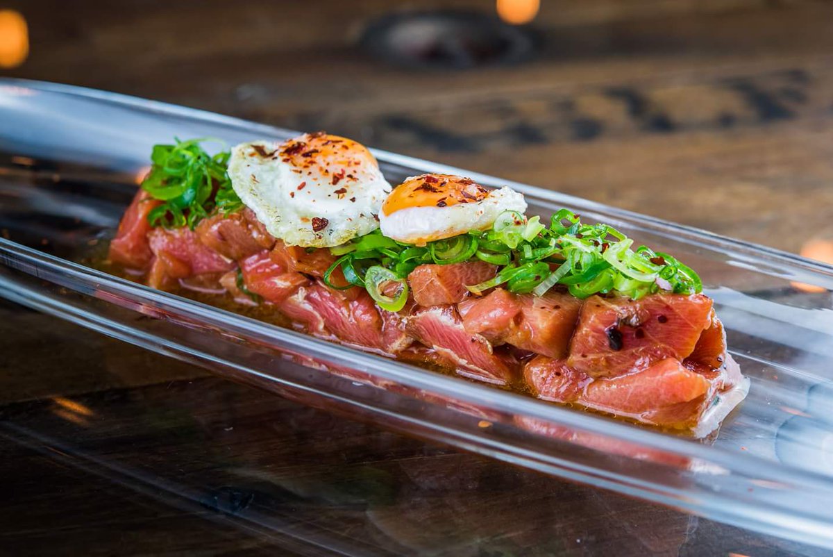 Empieza la semana con mucho sabor con nuestra sugerencia del día #Tartar de toro con huevo de codorniz y merquén. 🥢🥢🥢😋😋😋🔝🔝🔝