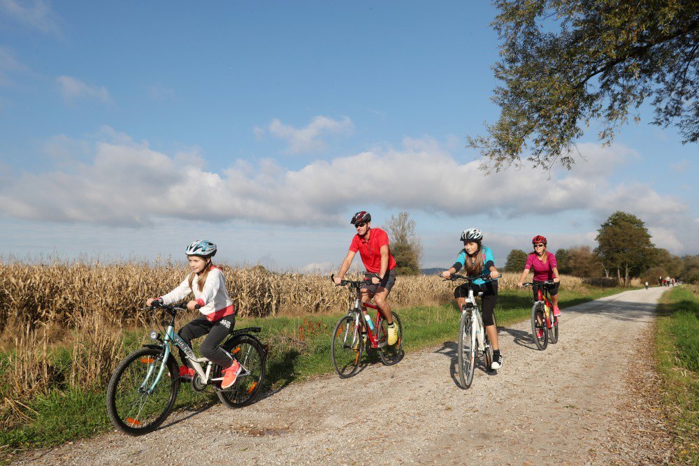Barjanka je novost letošnjega maratona Franja <a href="/myfranja/">My sport is Franja</a>. Kolesarska trasa Barjanke bo potekala po vseh občinah Krajinskega parka Ljubljansko barje (Ljubljana, Brezovica, Log – Dragomer, Vrhnika, Borovnica, Ig in Škofljica), dolga pa bo približno 83 km. visitljubljana.com/sl/pisma-iz-lj…