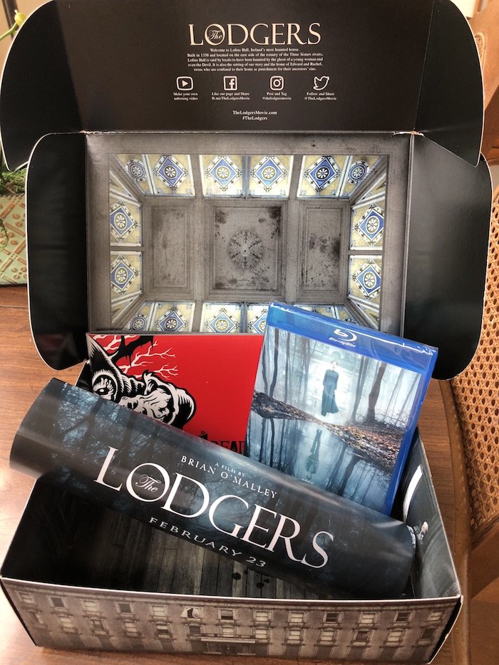 CinemAddictsPod's tweet photo. Latest #CinemAddicts giveaway is one I specifically requested. @TheLodgersMovie is a fantastic thriller imo. Sealed Blu-ray & prize package courtesy of @epic_pictures is up 4 grabs. Details: https://t.co/dar46ECk6u #Giveaway #Podcasts #TheLodgersMovie #Bluray https://t.co/Nj0djNZe4R