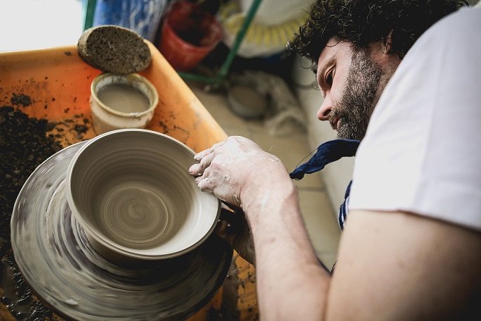 Laura_James88's tweet photo. Now you can learn to throw a pot thanks to @dimblebyceramic #Business #Potthrowing #Clay  https://t.co/5Q8euFEbkX https://t.co/cUyLEVPqix