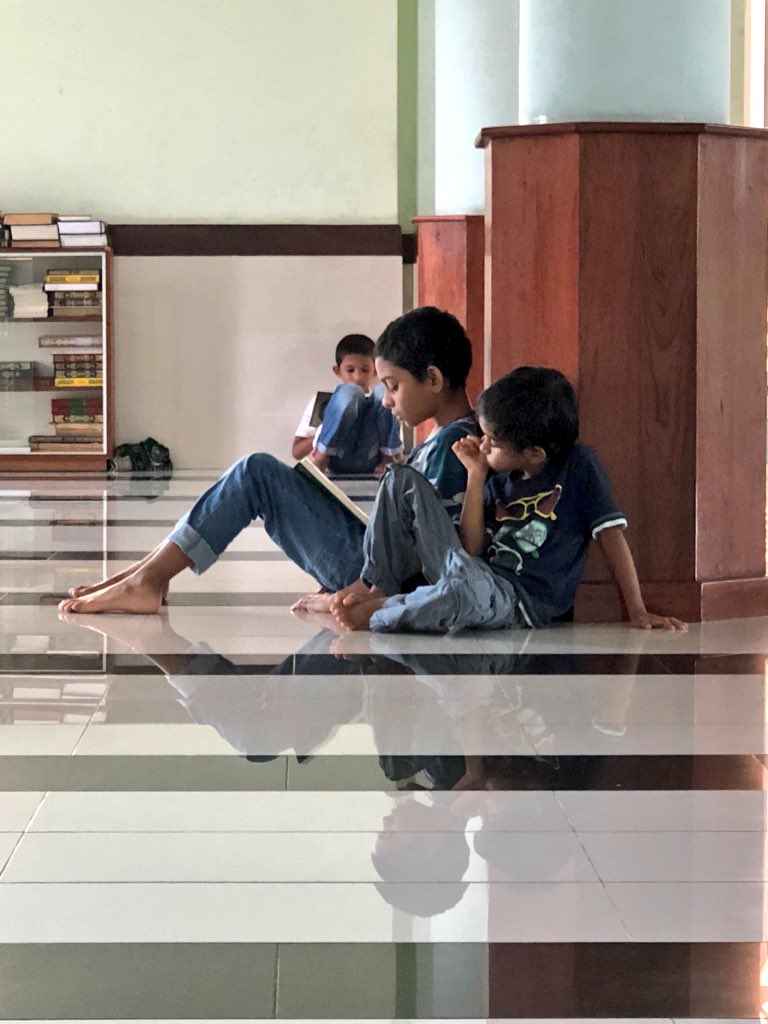 ahmed_nihan's tweet photo. This is Furugan Mosque Male’, at 5:00 PM, Kids reciting holy Quran after Asr Prayer. May Allah Almighty bless the life of these kids and their Parents. ❤️ https://t.co/FGJHIb7O3u