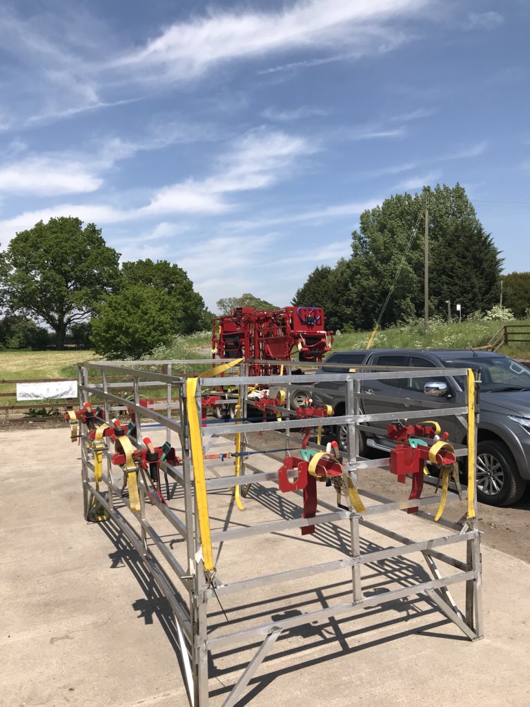 Davidrowe_1's tweet photo. All set up for the afternoon session , putting in to practice what was learnt from this mornings theory. @NantwichFarmVet @VetSteve @EmaGlaze @TimtrimTrim @The_CHCSB @SAVE_COWS_ https://t.co/9QbAH7Q9tv