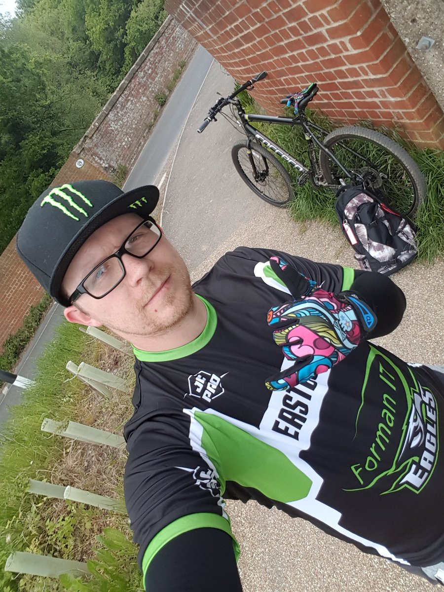 Grant_Packham's tweet photo. Nice bike ride along the 1066 trial! #bexhill #crowhurst #bikeride #monsterenergy #jcpro https://t.co/kpa2uvk3jE