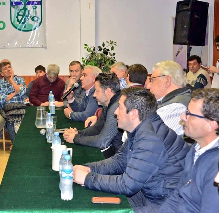 francolaporta's tweet photo. Encuentro de militantes y dirigentes de la Pcia. de Buenos Aires en #Pergamino para discutir el rol del #Peronismo en la defensa de la Producción Nacional Industrial y Agropecuaria. https://t.co/uthzG9tB3p