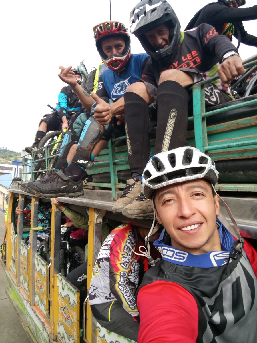 TrylogyEventos's tweet photo. Se vivio con mucho barro y adrenalina la primera Valida de la #CopaNariñoEnduroMTB  en el municipio del Tambo, buen plan muy buen inicio de semana #enduromtb #CopaNariñoEnduro #TrylogyRacingTeam #TRT 🏁 #CuyRiders 🤙🏽 #bicicleta #bikes #GTbikes #evilbikes #Commencal #Treck https://t.co/ag6qeLMX9O