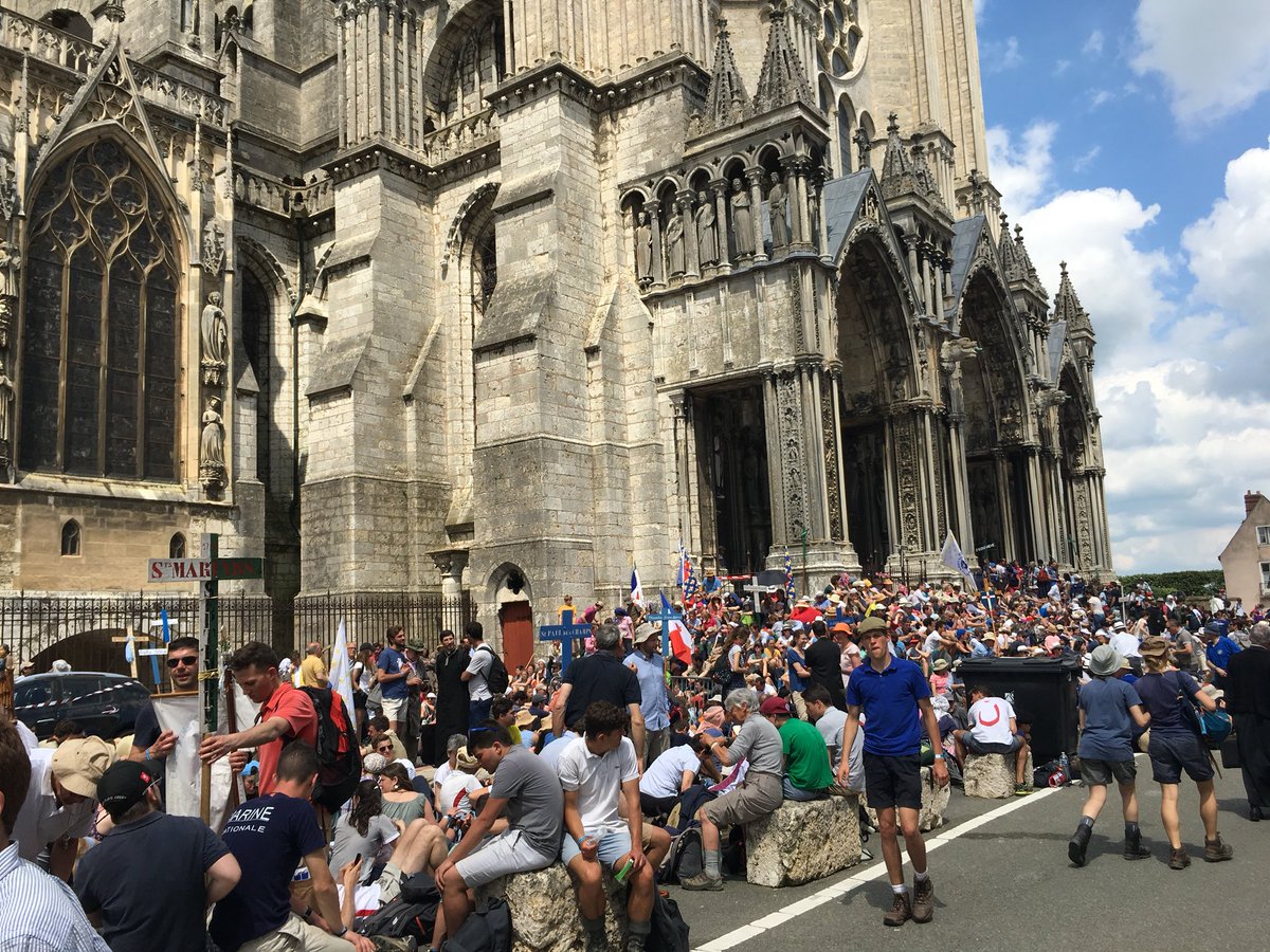 AMizoard's tweet image. En place avec @ndchretiente ! #Chartes