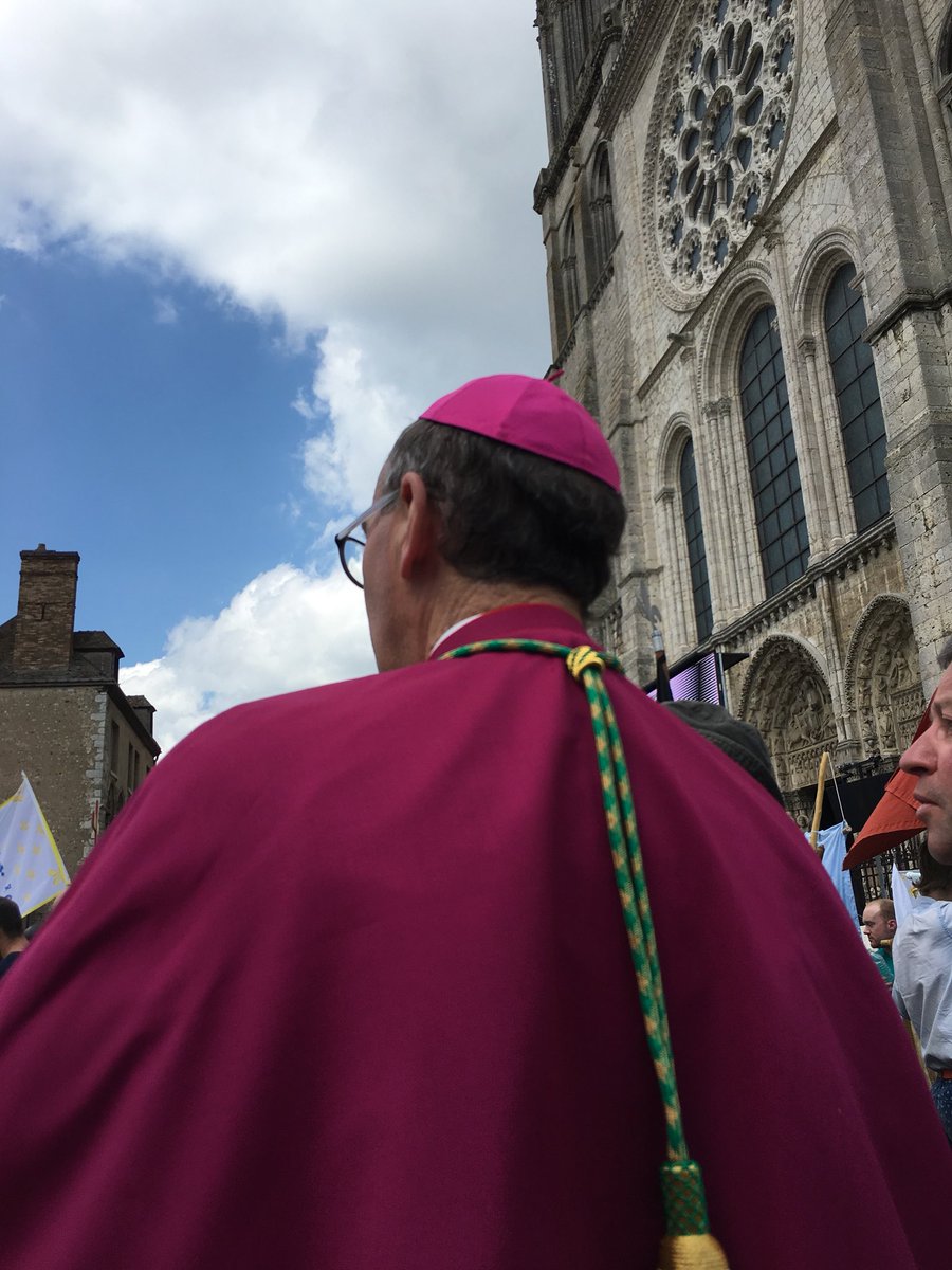 AMizoard's tweet image. En place avec @ndchretiente ! #Chartes