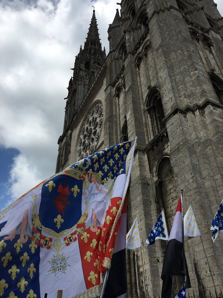 AMizoard's tweet image. En place avec @ndchretiente ! #Chartes