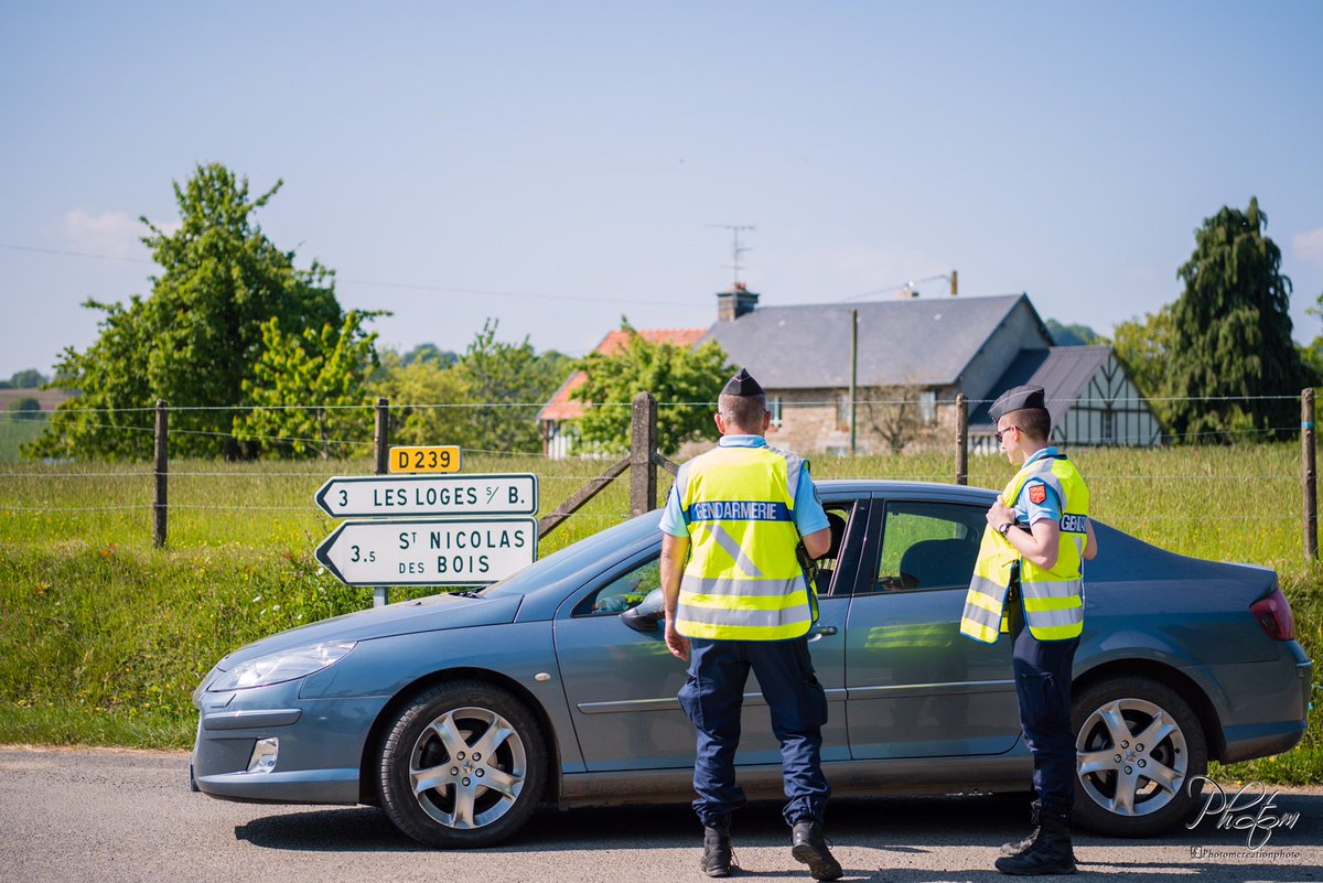 Gendarmerie's tweet photo. #Pentecôte #P2N18 🎸🎤 De vendredi à dimanche, les gendarmes normands  étaient mobilisés dans la #Manche pour assurer la #Sécurité des 60 000  fans de #RockNRoll venus assister au #Festival @PapillonsdeNuit https://t.co/vy48mRgdXc