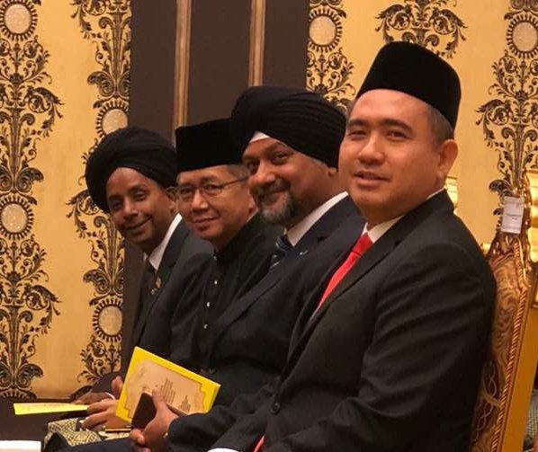 hannahyeoh's tweet photo. So cute la our new Ministers
#MalaysiaBaru #KitaSudahMenang https://t.co/JrPT5MRaXq