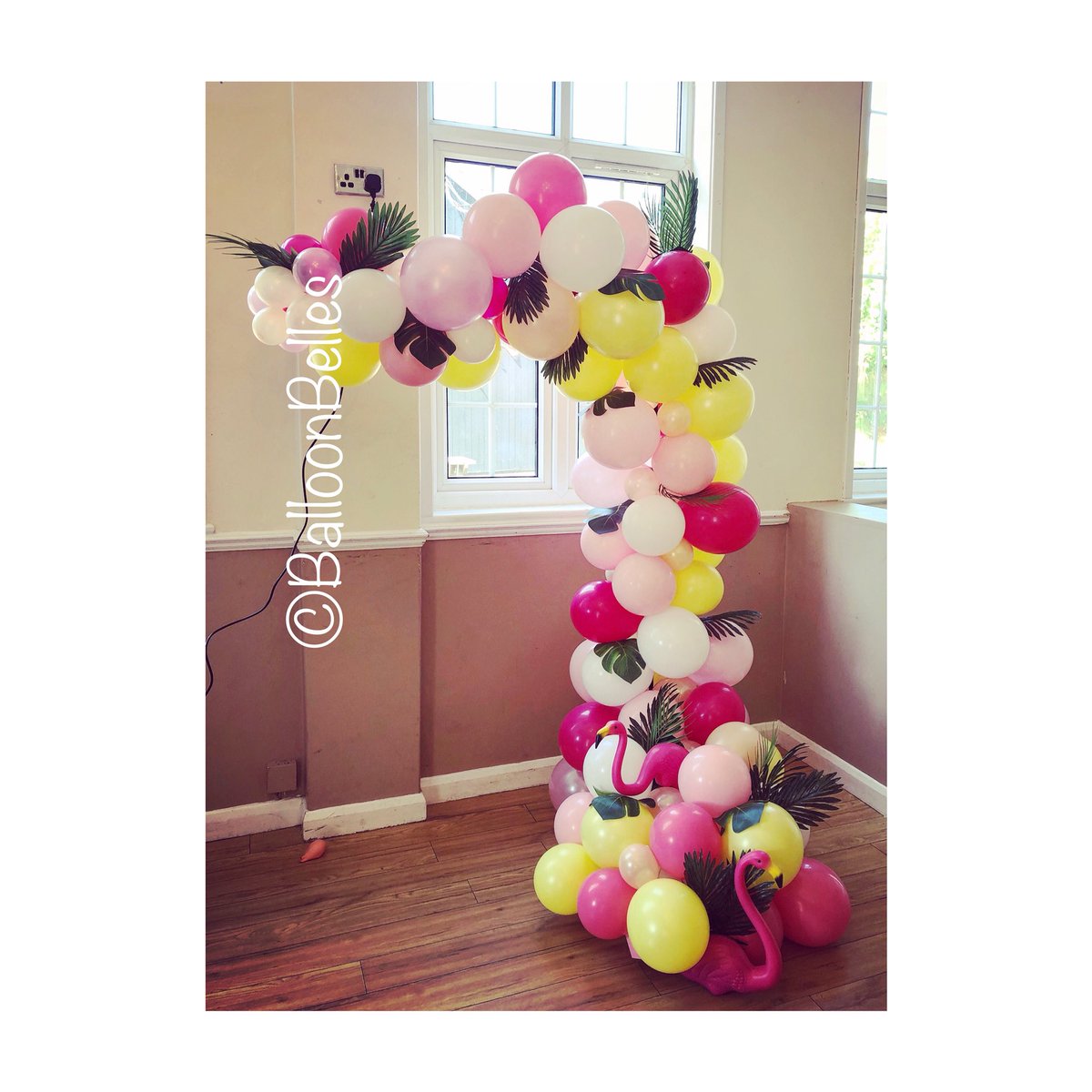 BalloonBelles's tweet photo. Organic Balloon Design  #balloons #organicarch #organicballoons #flamingo #essex https://t.co/WuZDXQYrzG