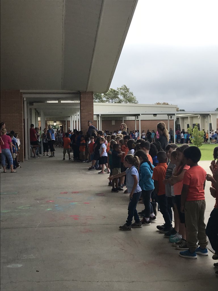 HBESDolphins's tweet photo. Battle of the books send off!! Go team beach! https://t.co/KQosx9xp6g